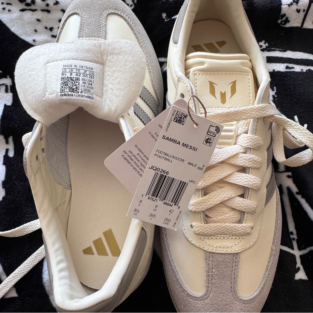 Messi Samba OG Adidas
Men’s size US8.5 cream and grey sneakers NWT - Picture 2 of 6